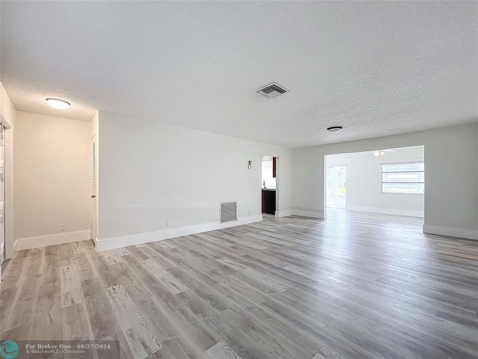 For Sale: $417,500 (2 beds, 2 baths, 1647 Square Feet)