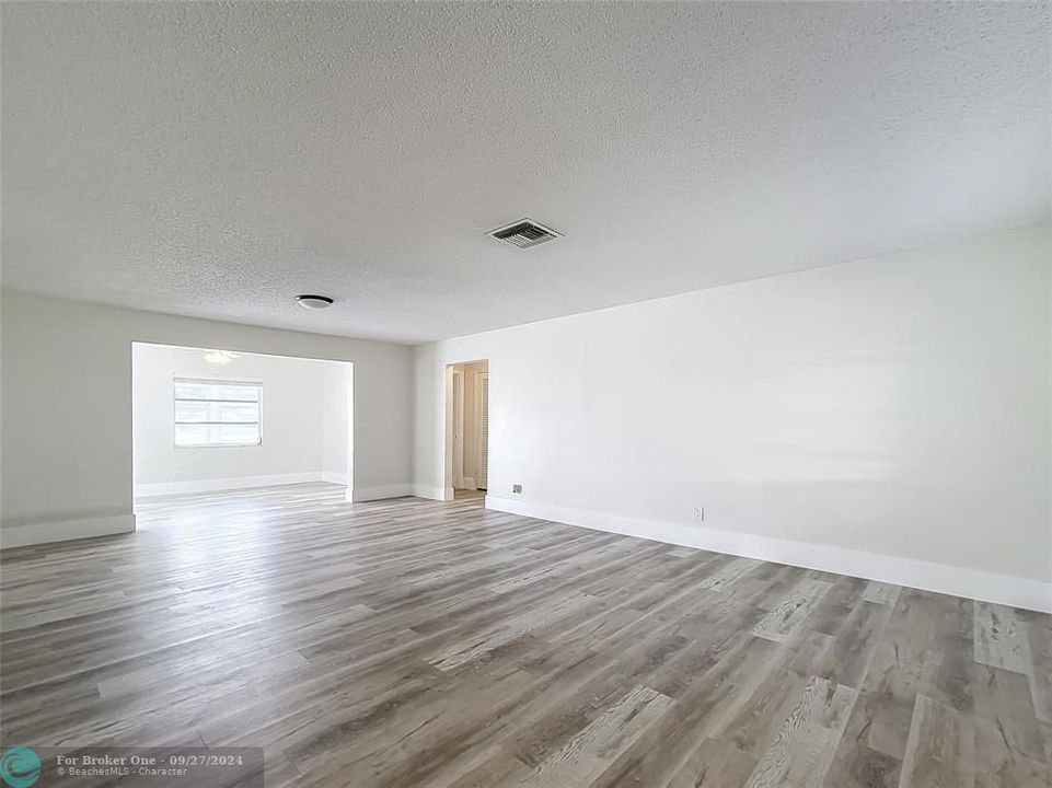 For Sale: $417,500 (2 beds, 2 baths, 1647 Square Feet)