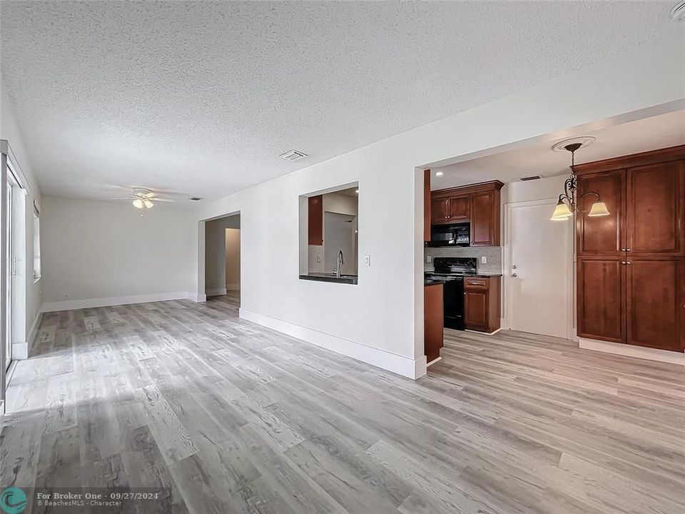 For Sale: $417,500 (2 beds, 2 baths, 1647 Square Feet)