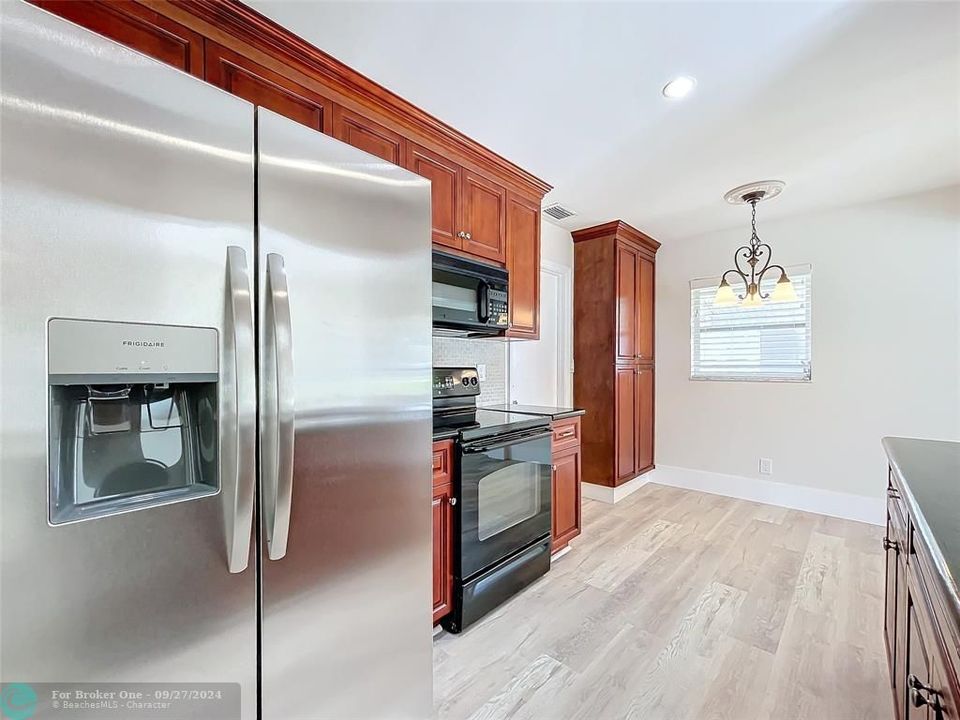 For Sale: $417,500 (2 beds, 2 baths, 1647 Square Feet)