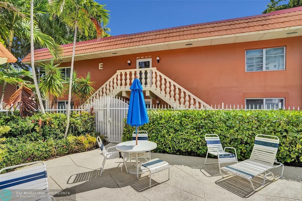 For Sale: $370,000 (2 beds, 2 baths, 1180 Square Feet)