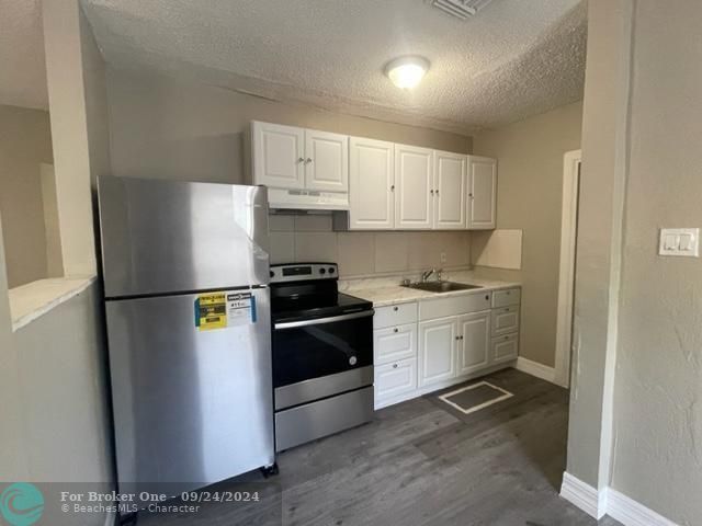 For Rent: $3,995 (4 beds, 2 baths, 1675 Square Feet)