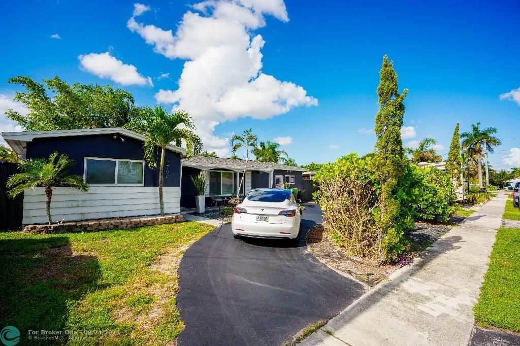 For Sale: $779,000 (3 beds, 2 baths, 1740 Square Feet)