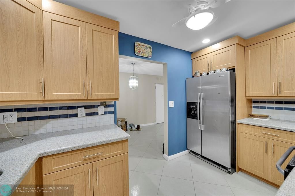 For Sale: $339,000 (2 beds, 2 baths, 1137 Square Feet)