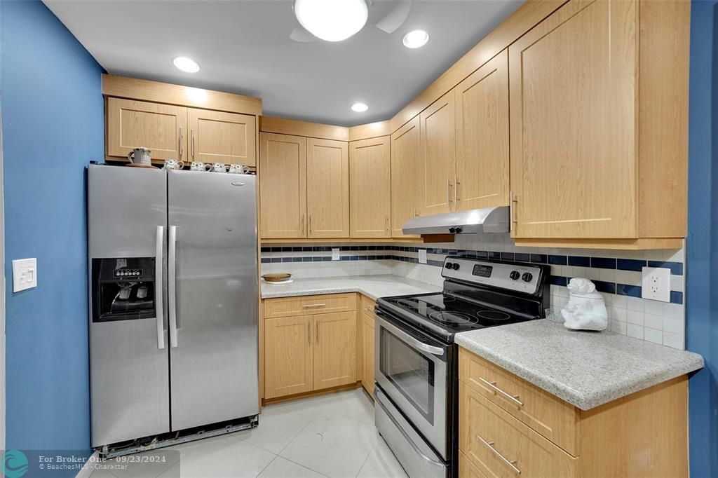 For Sale: $339,000 (2 beds, 2 baths, 1137 Square Feet)