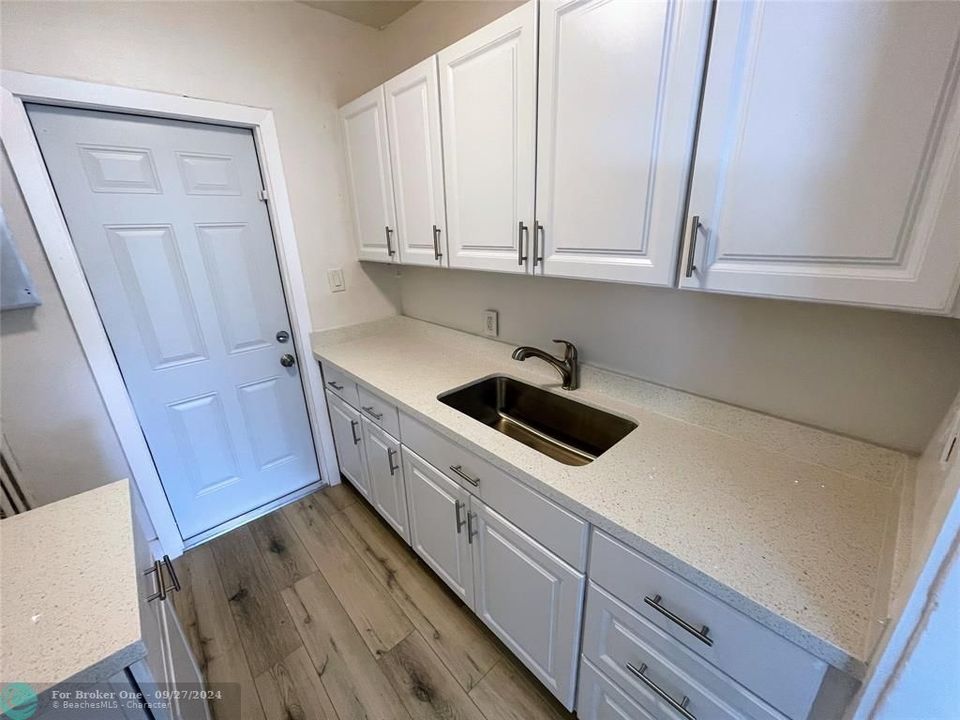 For Sale: $319,990 (2 beds, 1 baths, 625 Square Feet)