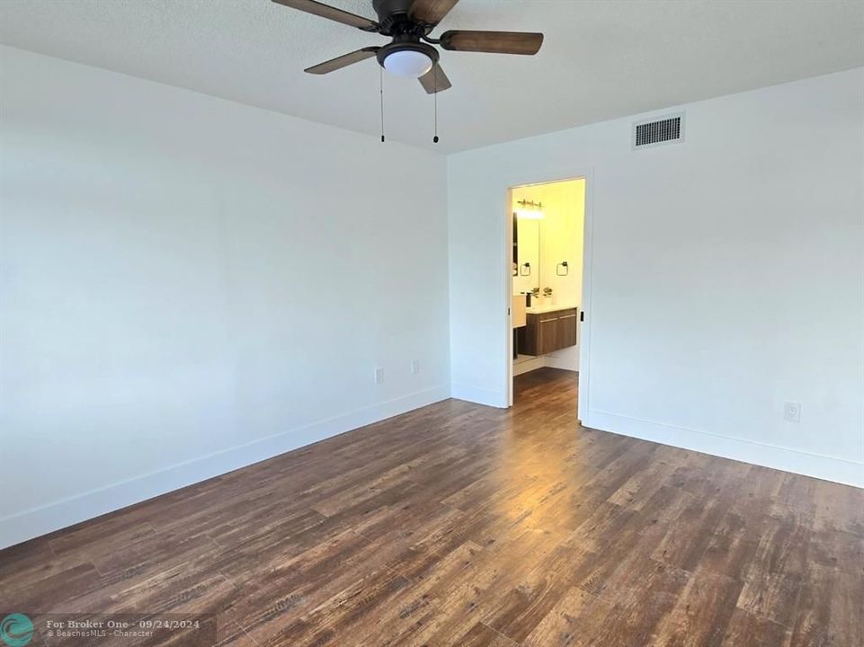 For Sale: $249,000 (2 beds, 2 baths, 1227 Square Feet)