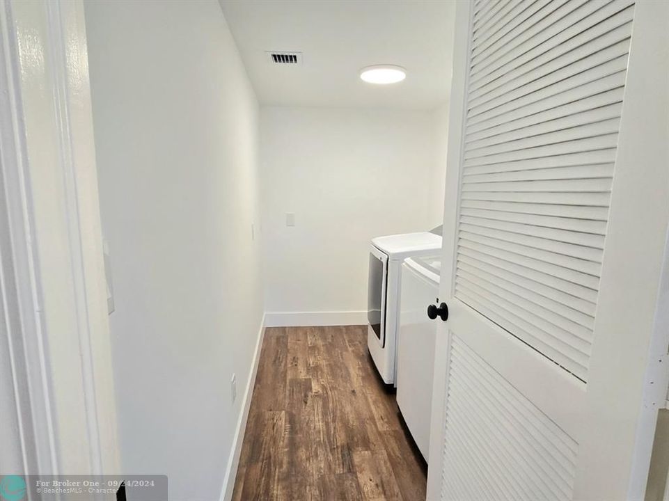 For Sale: $249,000 (2 beds, 2 baths, 1227 Square Feet)