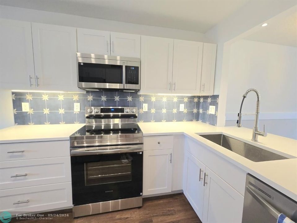 For Sale: $249,000 (2 beds, 2 baths, 1227 Square Feet)