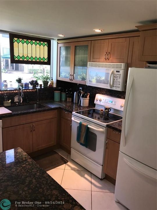 For Rent: $2,900 (2 beds, 1 baths, 1135 Square Feet)