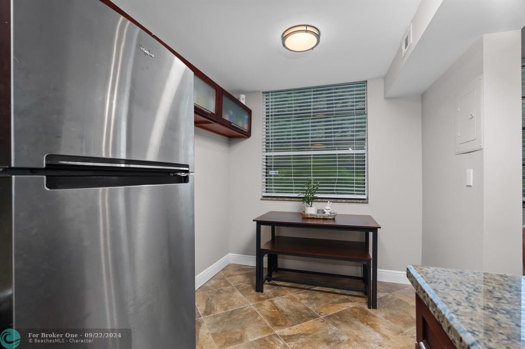 For Sale: $224,900 (2 beds, 2 baths, 1030 Square Feet)