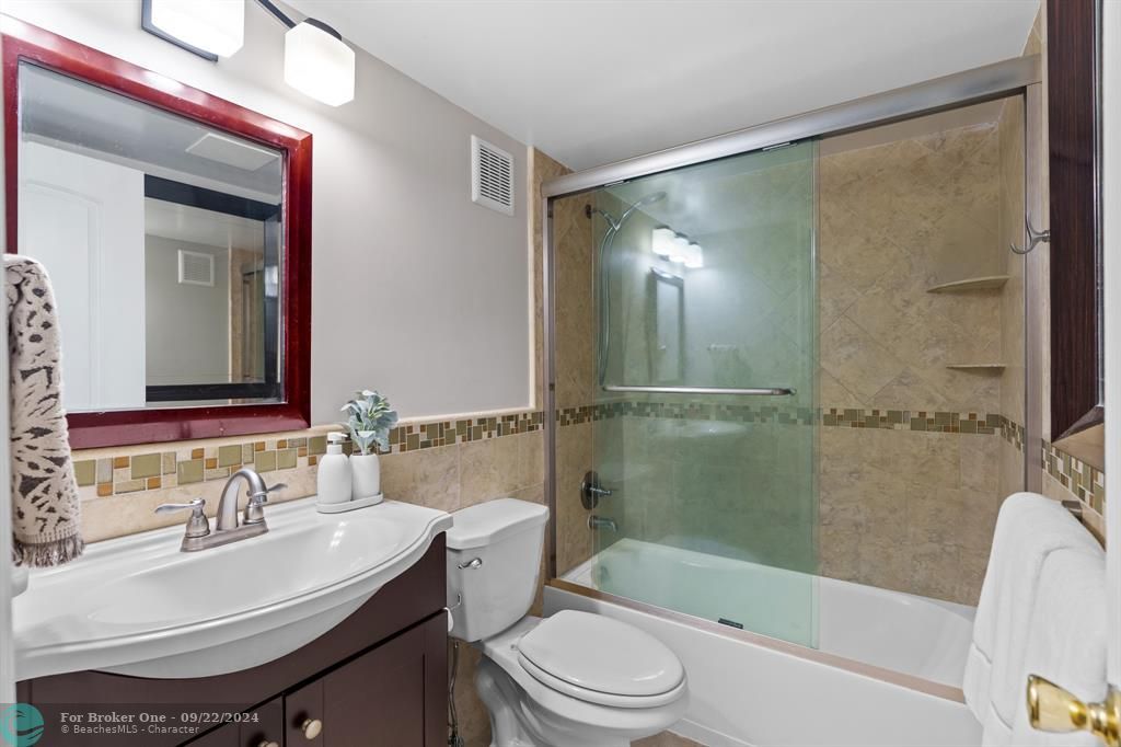 For Sale: $224,900 (2 beds, 2 baths, 1030 Square Feet)