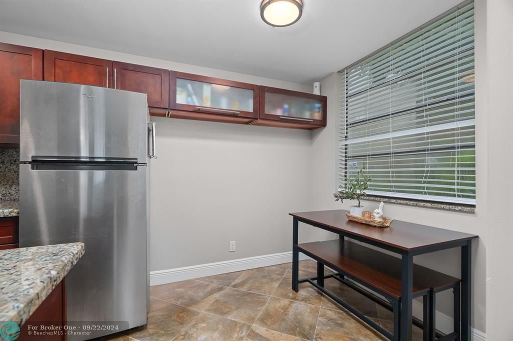 For Sale: $224,900 (2 beds, 2 baths, 1030 Square Feet)