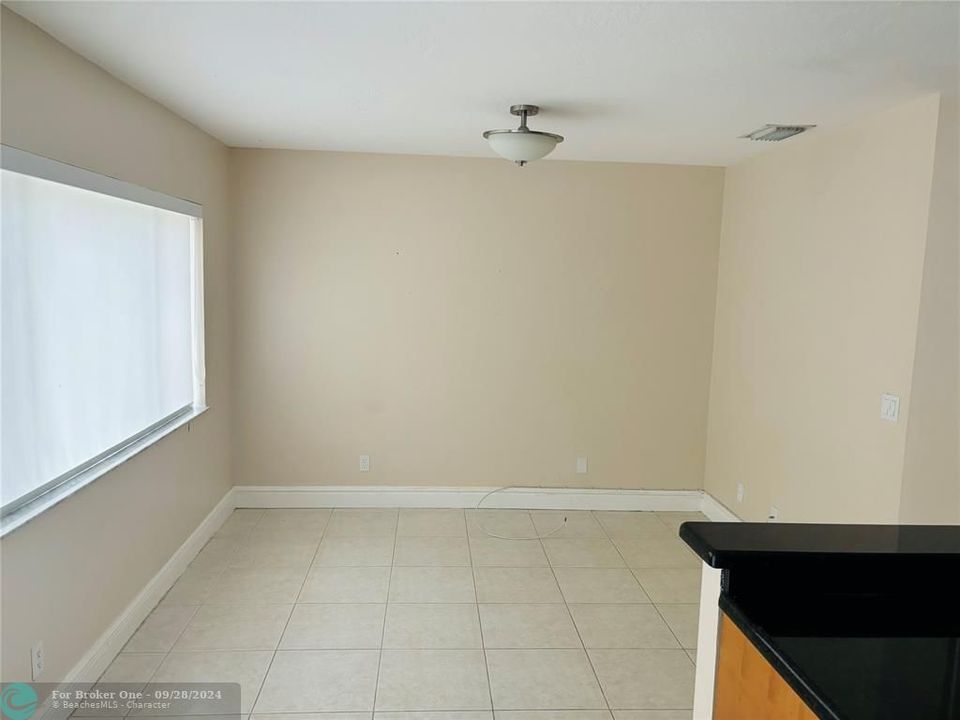 Active With Contract: $2,750 (3 beds, 2 baths, 1468 Square Feet)