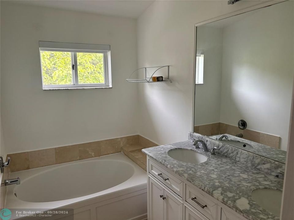 Active With Contract: $2,750 (3 beds, 2 baths, 1468 Square Feet)