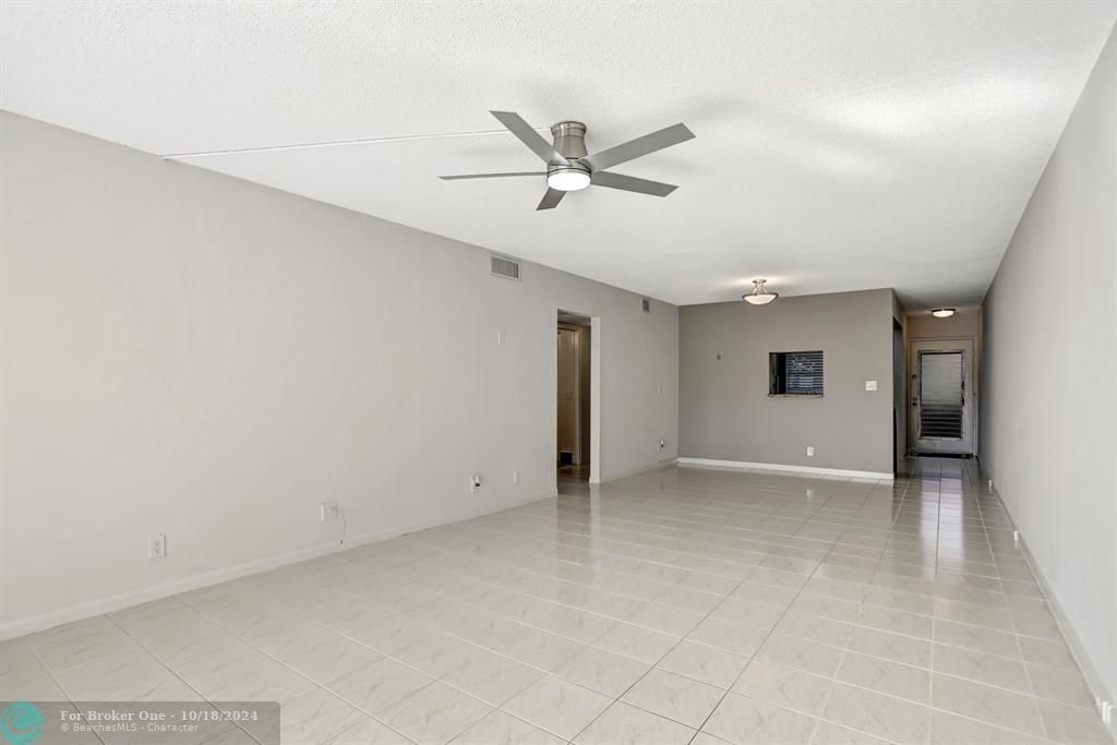 For Sale: $208,888 (2 beds, 2 baths, 1162 Square Feet)