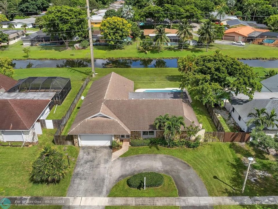 For Sale: $699,000 (4 beds, 2 baths, 2283 Square Feet)