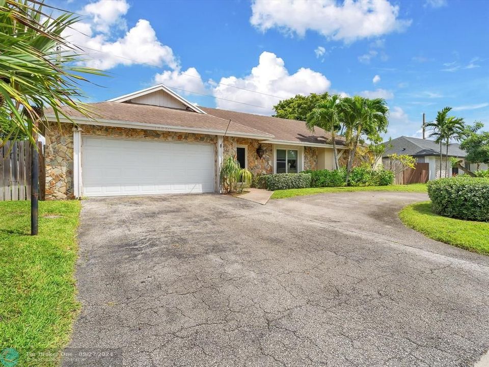 For Sale: $699,000 (4 beds, 2 baths, 2283 Square Feet)