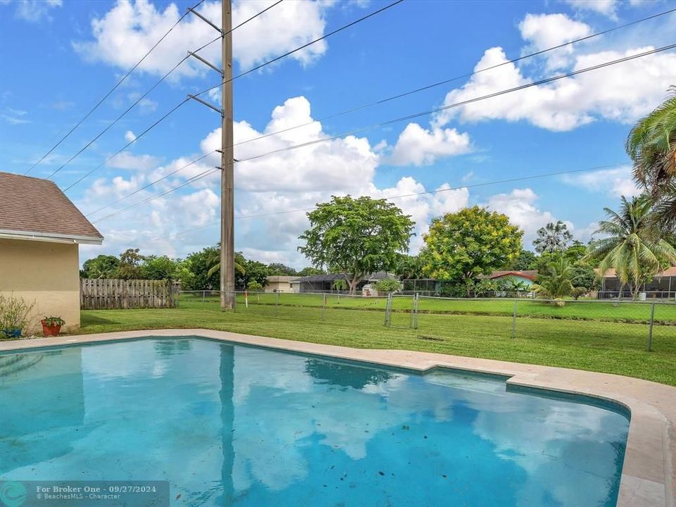 For Sale: $699,000 (4 beds, 2 baths, 2283 Square Feet)