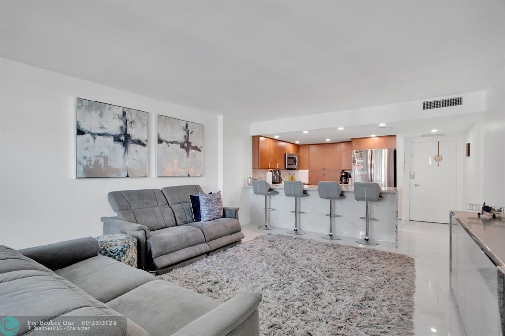 For Sale: $459,900 (2 beds, 2 baths, 1144 Square Feet)