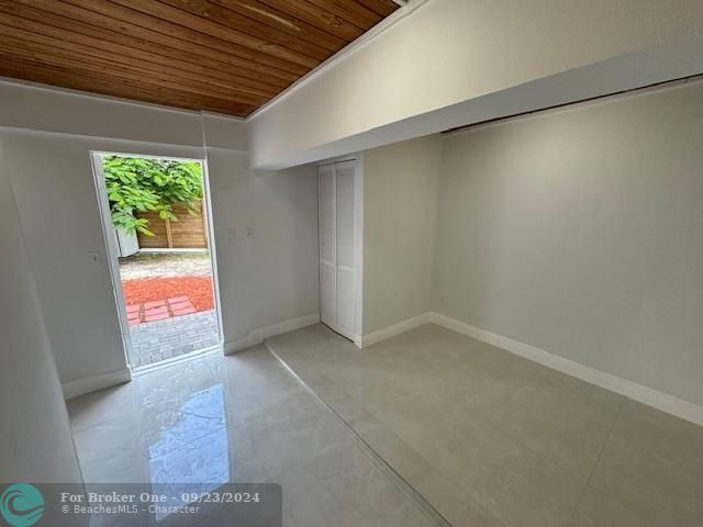 En Venta: $700,000 (4 camas, 2 baños, 1921 Pies cuadrados)