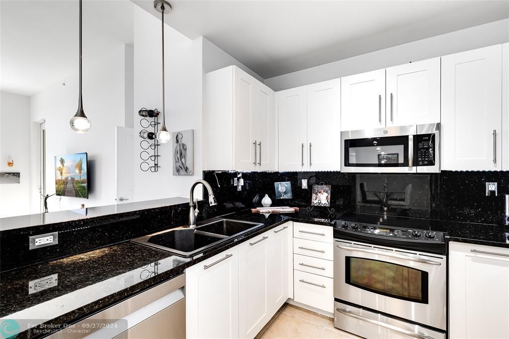 For Sale: $550,000 (2 beds, 2 baths, 1246 Square Feet)