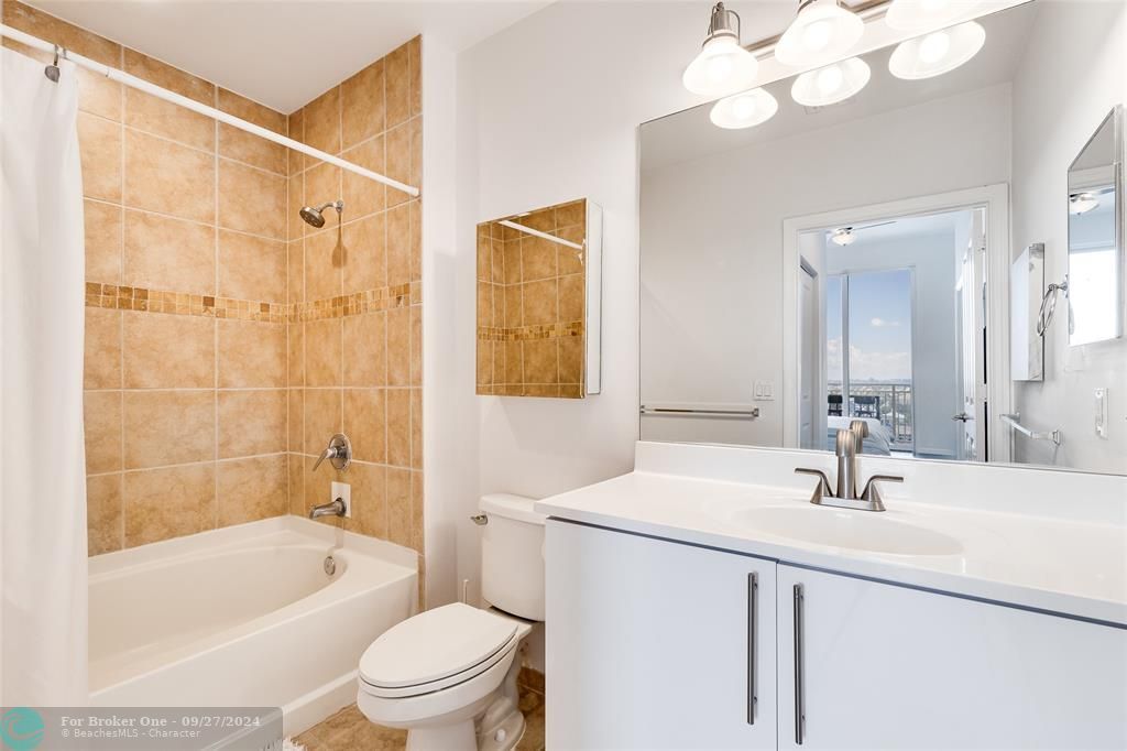 For Sale: $550,000 (2 beds, 2 baths, 1246 Square Feet)