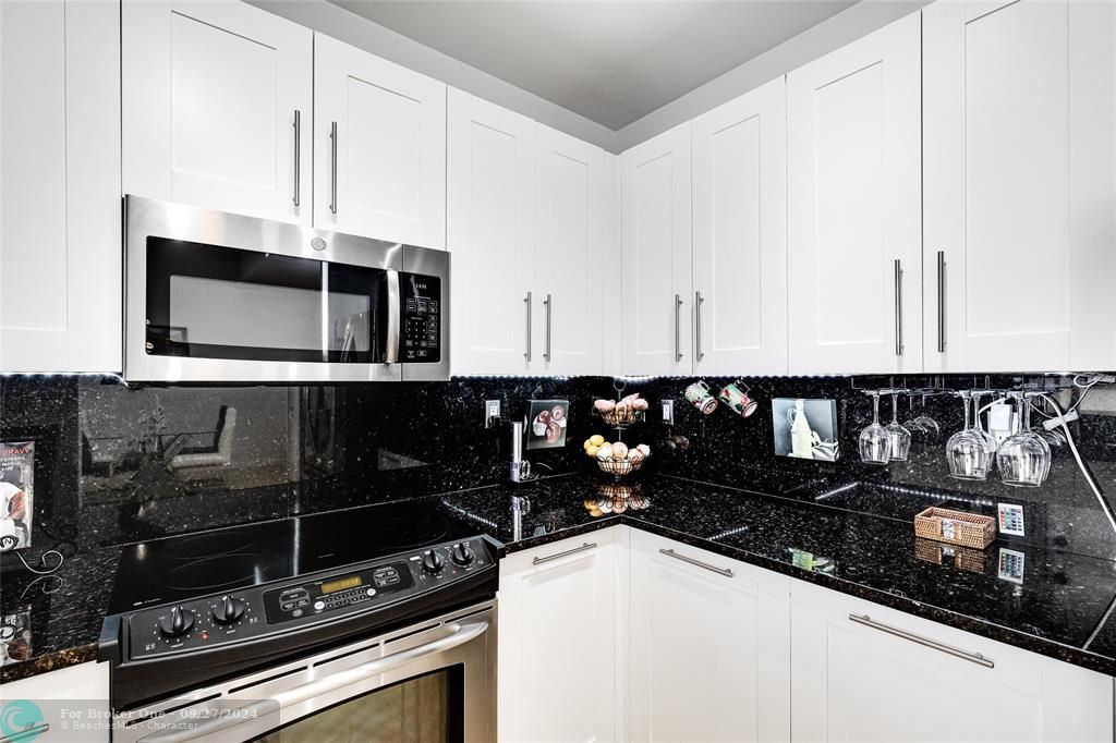 For Sale: $550,000 (2 beds, 2 baths, 1246 Square Feet)