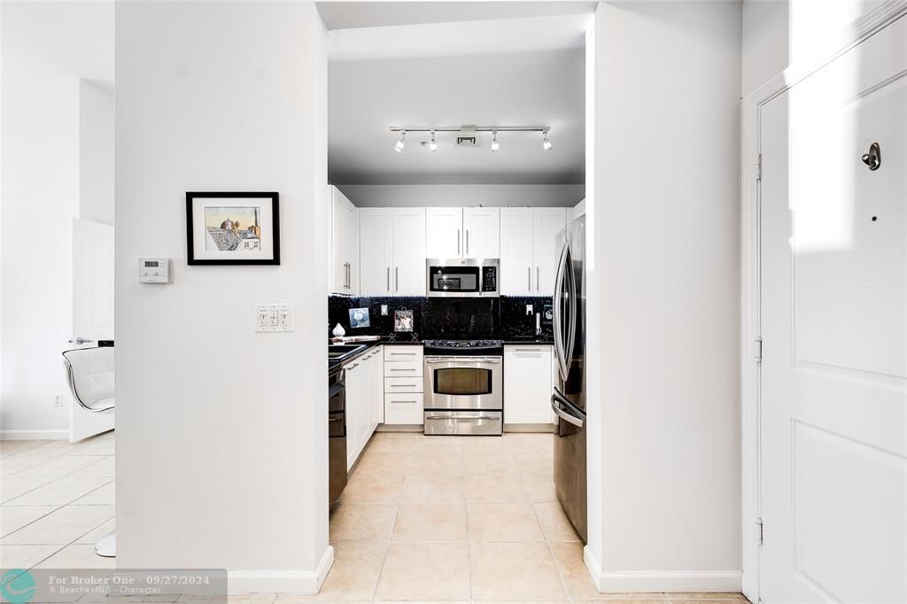 For Sale: $550,000 (2 beds, 2 baths, 1246 Square Feet)