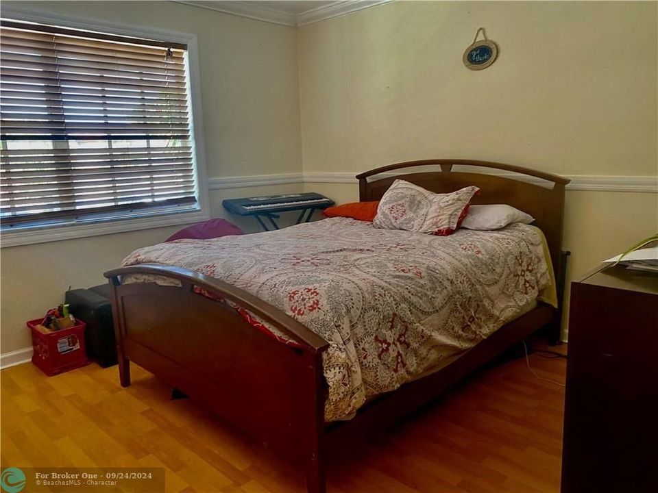 For Sale: $215,000 (2 beds, 2 baths, 985 Square Feet)