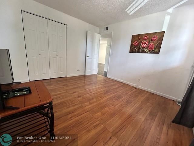 For Sale: $219,000 (2 beds, 1 baths, 770 Square Feet)