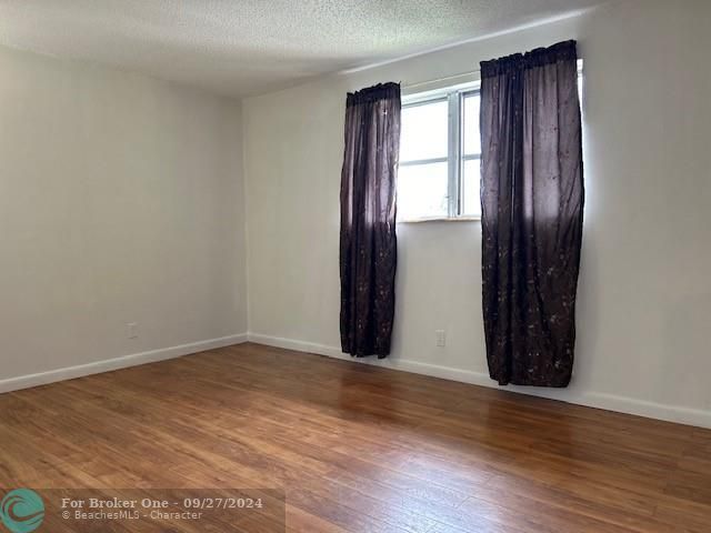 For Sale: $219,000 (2 beds, 1 baths, 770 Square Feet)