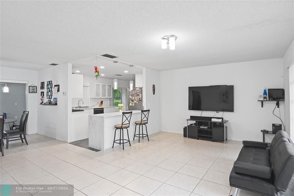 For Sale: $470,000 (2 beds, 2 baths, 1537 Square Feet)