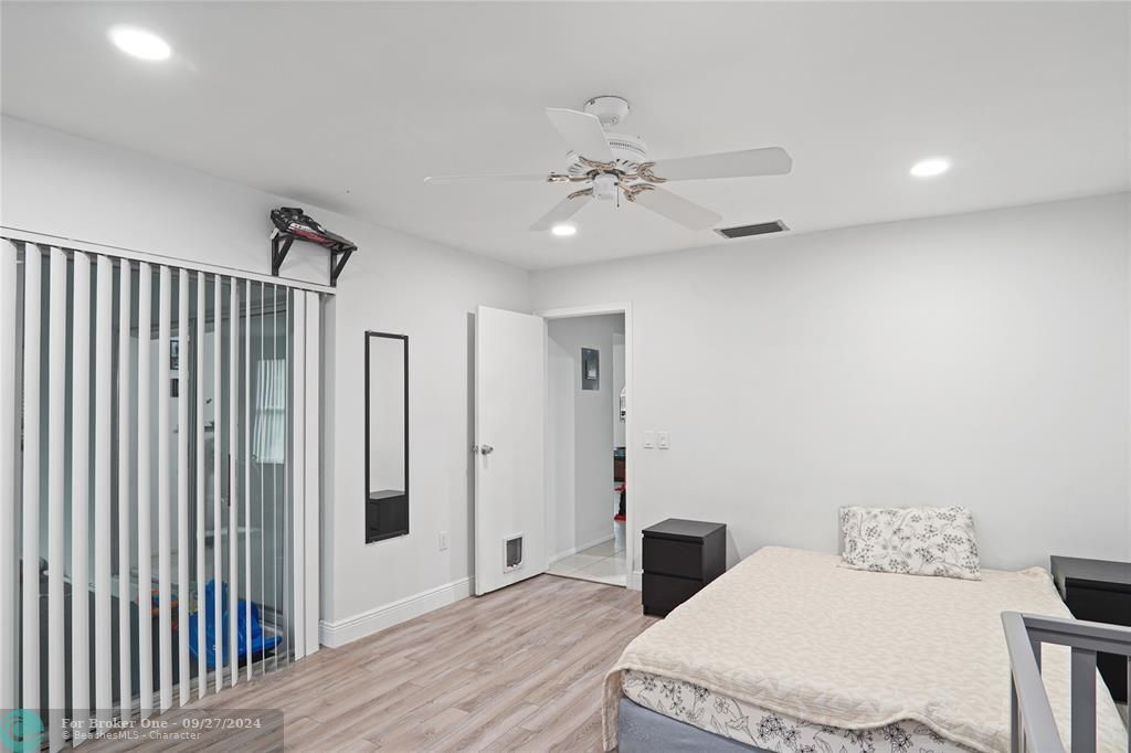 For Sale: $470,000 (2 beds, 2 baths, 1537 Square Feet)