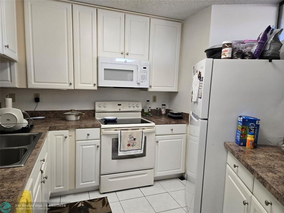 For Rent: $2,450 (2 beds, 2 baths, 1302 Square Feet)