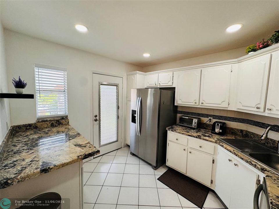 For Sale: $179,000 (2 beds, 2 baths, 1189 Square Feet)