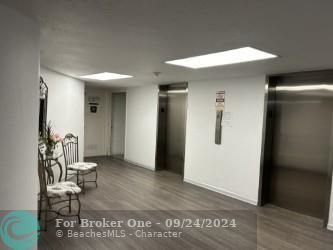 For Sale: $195,000 (1 beds, 1 baths, 719 Square Feet)