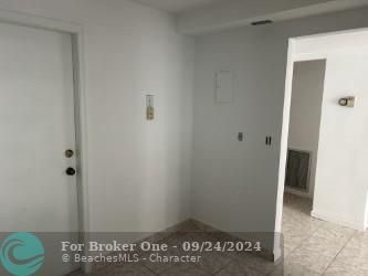 For Sale: $195,000 (1 beds, 1 baths, 719 Square Feet)