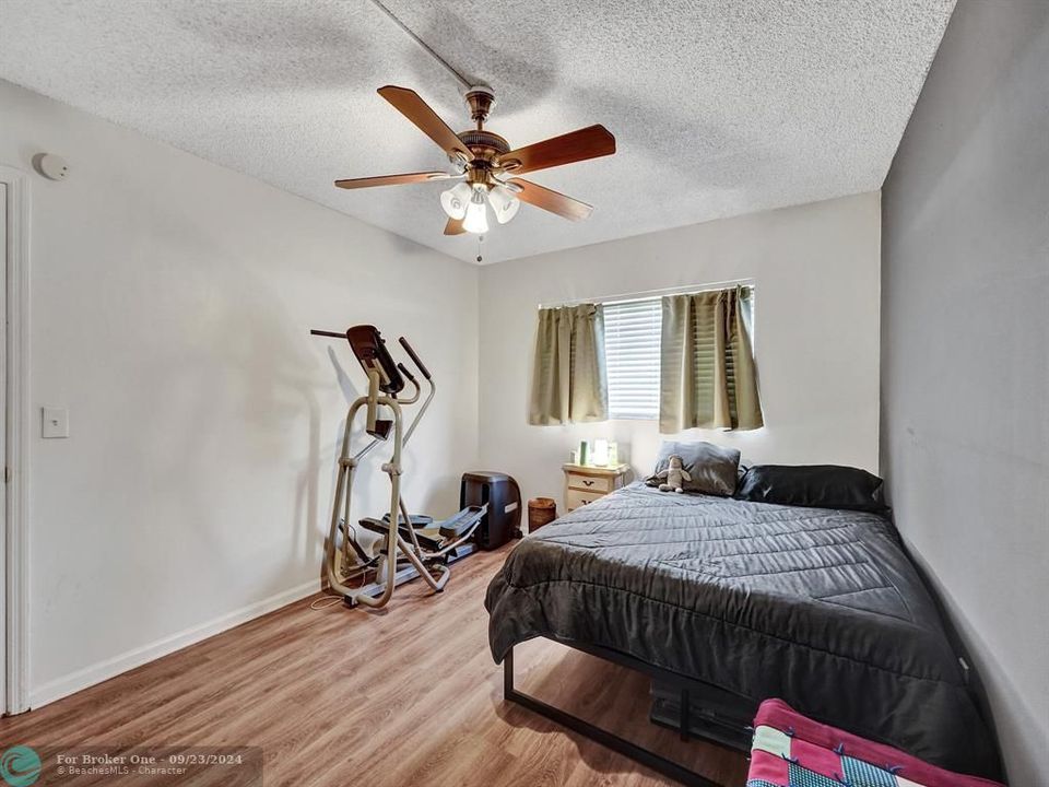 For Sale: $169,998 (1 beds, 1 baths, 682 Square Feet)