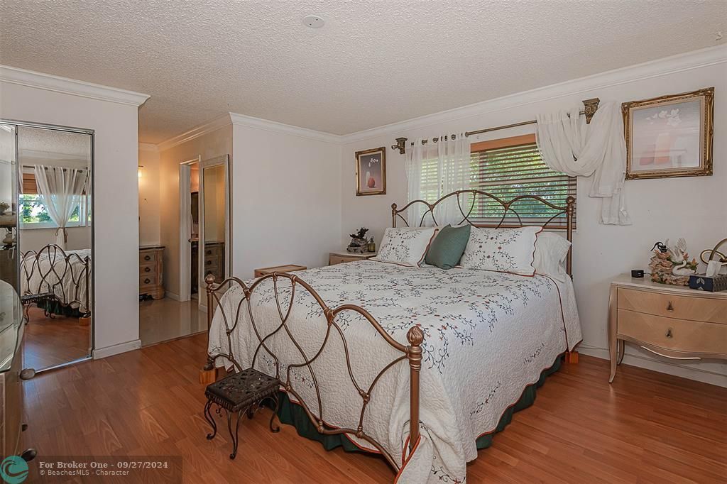 For Sale: $249,900 (2 beds, 2 baths, 980 Square Feet)