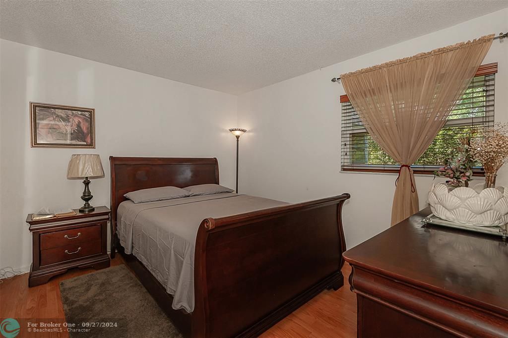 For Sale: $249,900 (2 beds, 2 baths, 980 Square Feet)