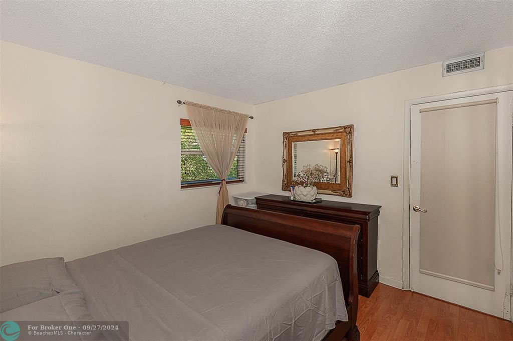 For Sale: $249,900 (2 beds, 2 baths, 980 Square Feet)