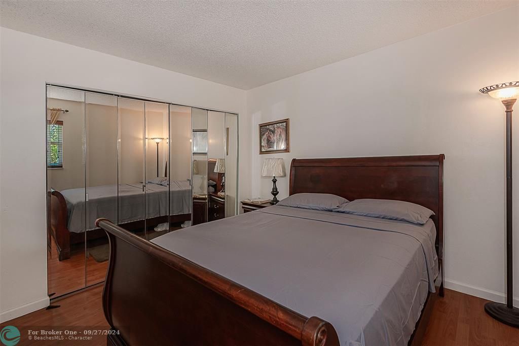 For Sale: $249,900 (2 beds, 2 baths, 980 Square Feet)