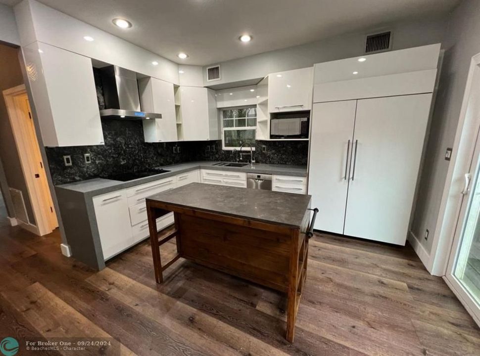 For Sale: $509,000 (2 beds, 2 baths, 1216 Square Feet)