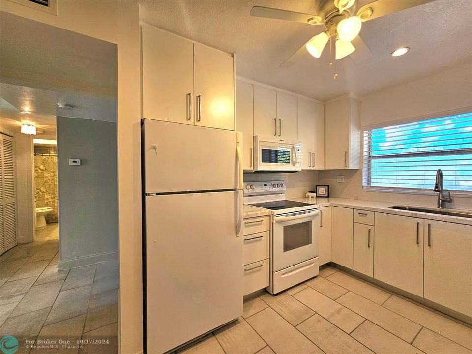 For Sale: $179,000 (2 beds, 2 baths, 1025 Square Feet)