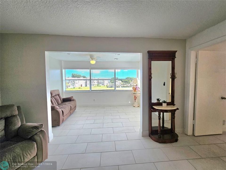 For Sale: $179,000 (2 beds, 2 baths, 1025 Square Feet)