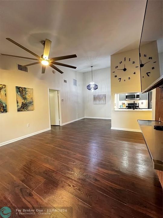 For Rent: $2,650 (2 beds, 2 baths, 954 Square Feet)