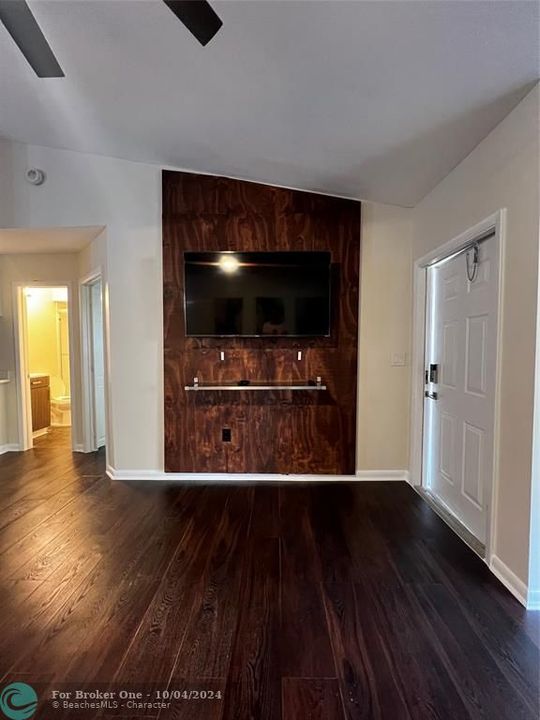 For Rent: $2,650 (2 beds, 2 baths, 954 Square Feet)