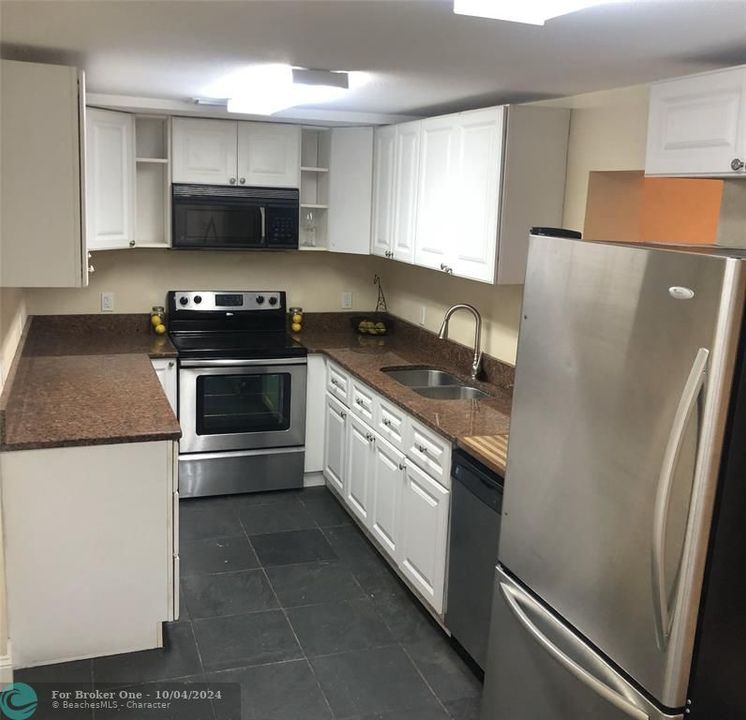 For Rent: $2,475 (2 beds, 2 baths, 1350 Square Feet)