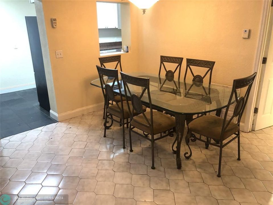 For Rent: $2,475 (2 beds, 2 baths, 1350 Square Feet)